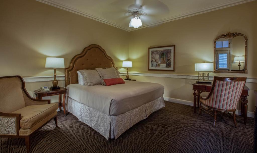 Hotel Provincial - image 2