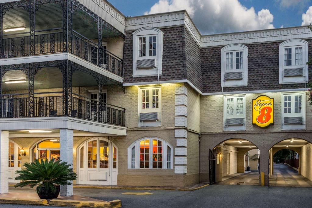 Super 8 by Wyndham New Orleans - main image