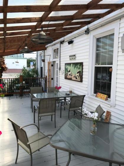 Rose Manor Bed & Breakfast - image 4