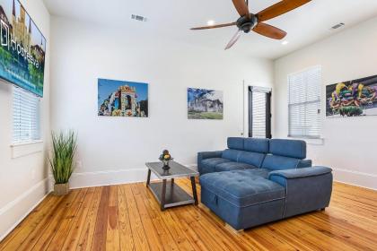 3BR Cottage on Carondelet by Hosteeva Louisiana