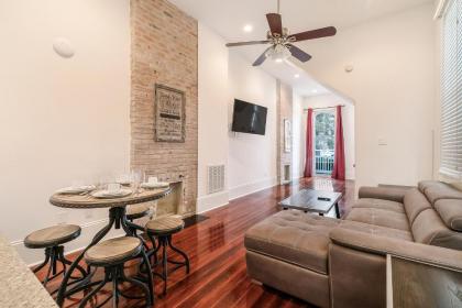 Luxury 2BR on Carondelet by Hosteeva - image 1