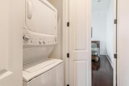 Luxury 2BR on Carondelet by Hosteeva - image 2