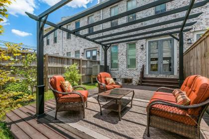 Luxury Loft Style 3BR townhouse by Hosteeva