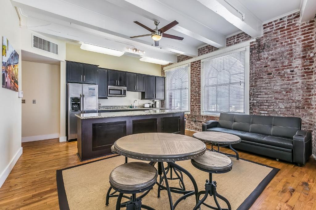 Modern Condos near French Quarter & Bourbon Street - main image