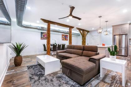 Urban Oasis 4BD House close to FQ  City Hot Spots