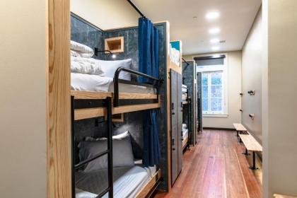 HI New Orleans Hostel - image 2