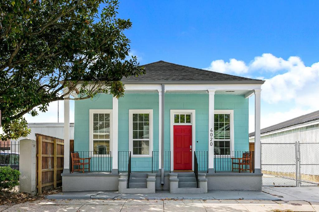 Cozy and Charming House with Luxury Amenities - main image