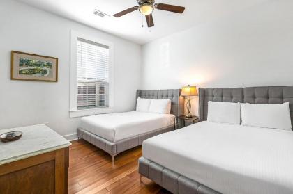 Cozy and Charming House with Luxury Amenities - image 4