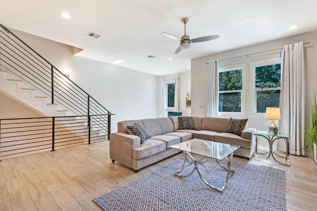 Mid City Fully Furnished Townhouse - main image