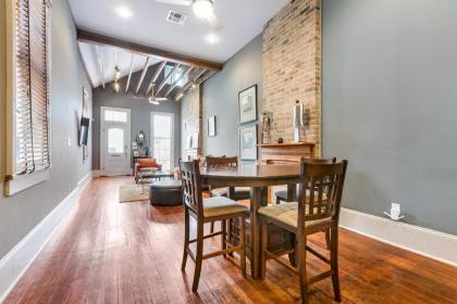 Cozy and Charming House Close to St Charles Ave