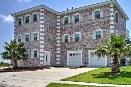 Waterfront Villa 23 miles to Downtown New Orleans