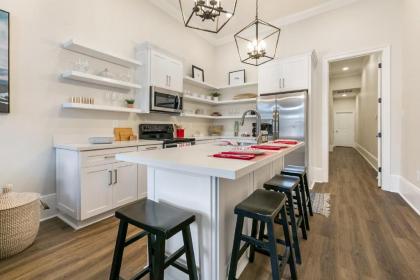 Urban Retreat Near French Quarter - image 12