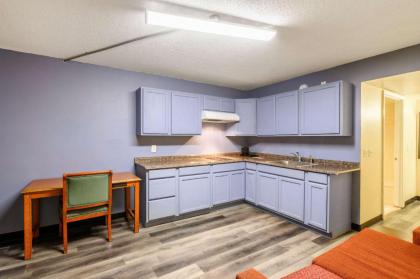 Quality Inn - image 13