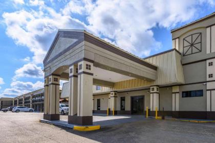 Quality Inn - image 17