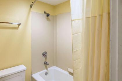 Quality Inn - image 4