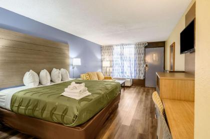 Quality Inn - image 8