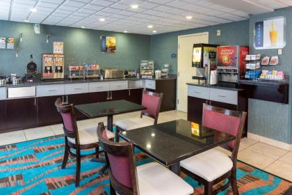 Best Western Dutch Valley Inn - image 15