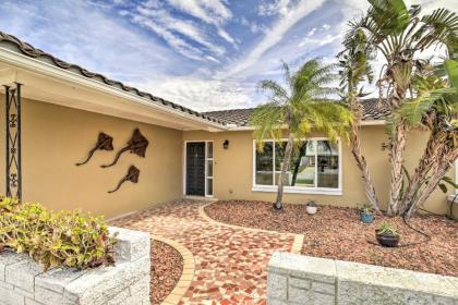 Single-Story Home with Hot Tub Pets Welcome!