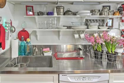 Dainty New Preston Cottage with Dock and Lake Views! - image 3
