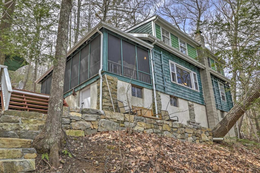 Dainty New Preston Cottage with Dock and Lake Views! - image 4