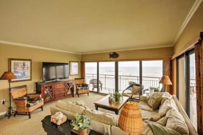New Smyrna Beach Condo with Beach View and Pool Access! - image 5