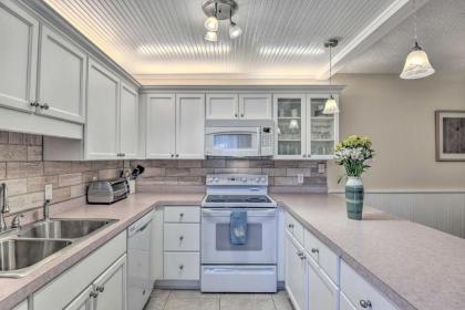 Charming Abode 2 Blocks to New Smyrna Beach! - image 10