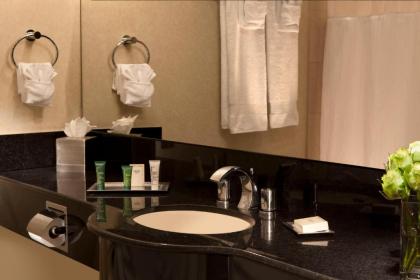 Millennium Hilton New York Downtown - image 4
