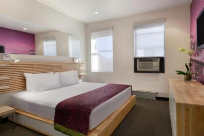 Night Hotel Broadway - image 2