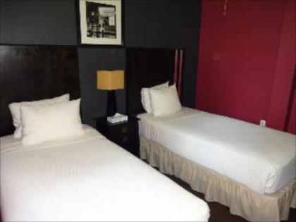 Broadway Hotel & Hostel - image 2