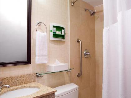 Holiday Inn Manhattan 6th Ave - Chelsea an IHG Hotel - image 2