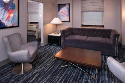 Fairfield Inn & Suites By Marriott New York Manhattan/Times Square - image 2