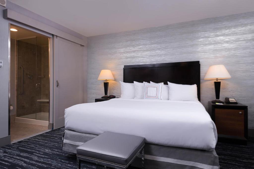 Fairfield Inn & Suites By Marriott New York Manhattan/Times Square - image 5