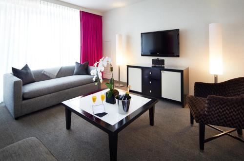Royalton Park Avenue - image 7
