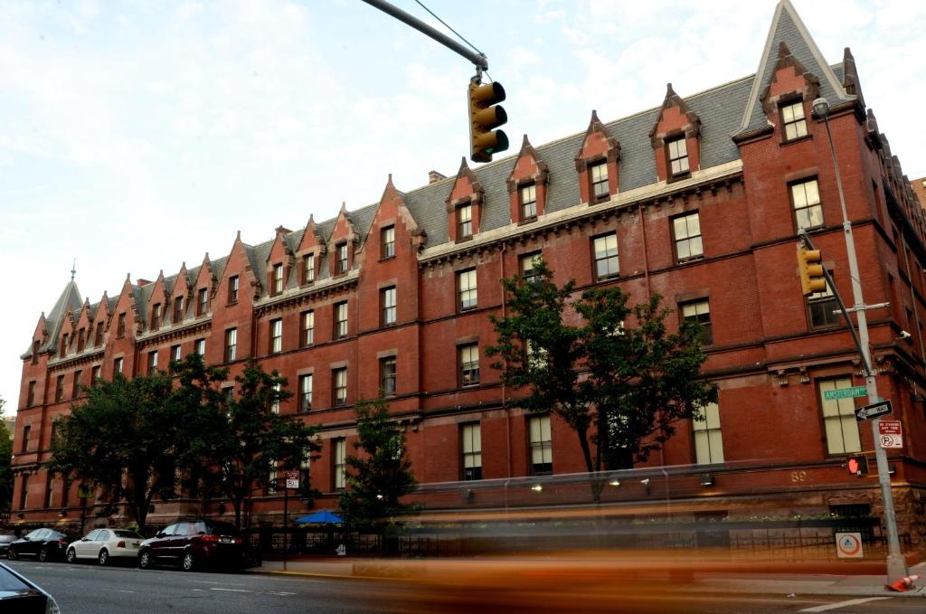 HI NYC Hostel - image 3