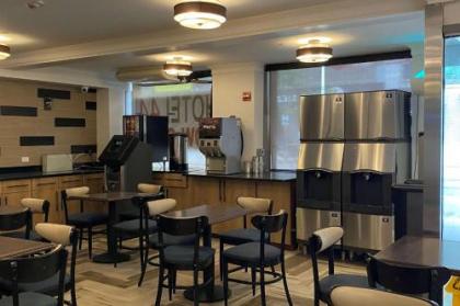 Ramada by Wyndham New York Times Square West - image 10
