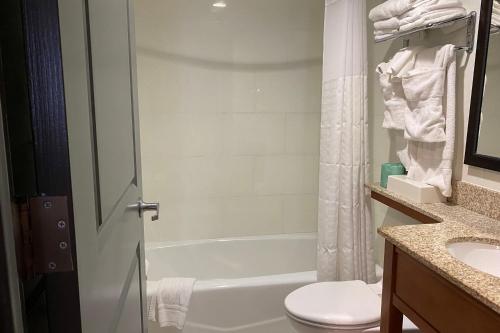 Ramada by Wyndham New York Times Square West - image 6