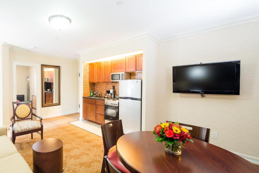Radio City Apartments - image 2