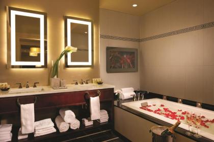 The Algonquin Hotel Times Square Autograph Collection - image 4