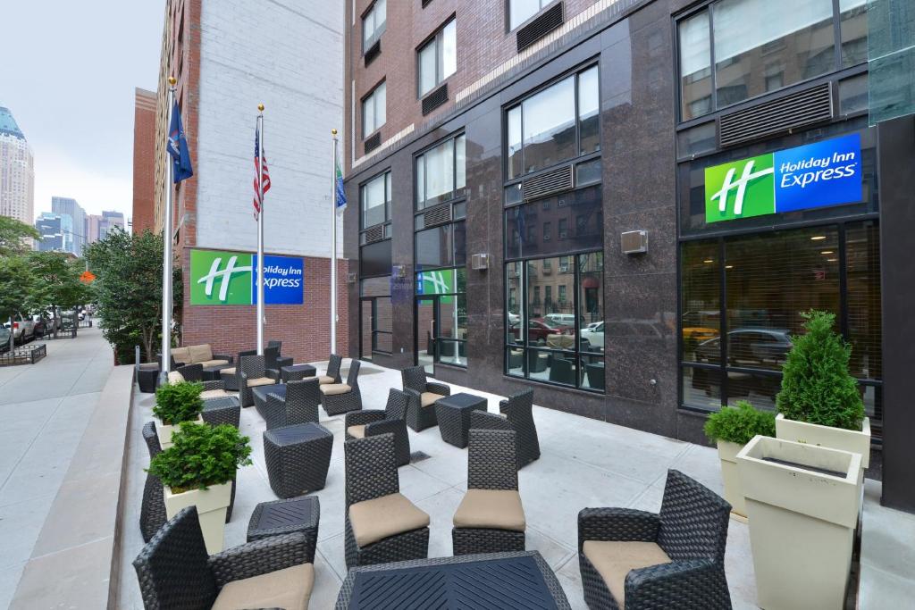 Holiday Inn Express Manhattan Midtown West an IHG Hotel - main image