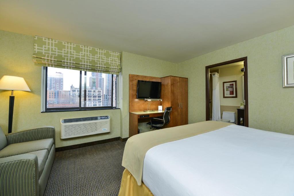 Holiday Inn Express Manhattan Midtown West an IHG Hotel - image 3