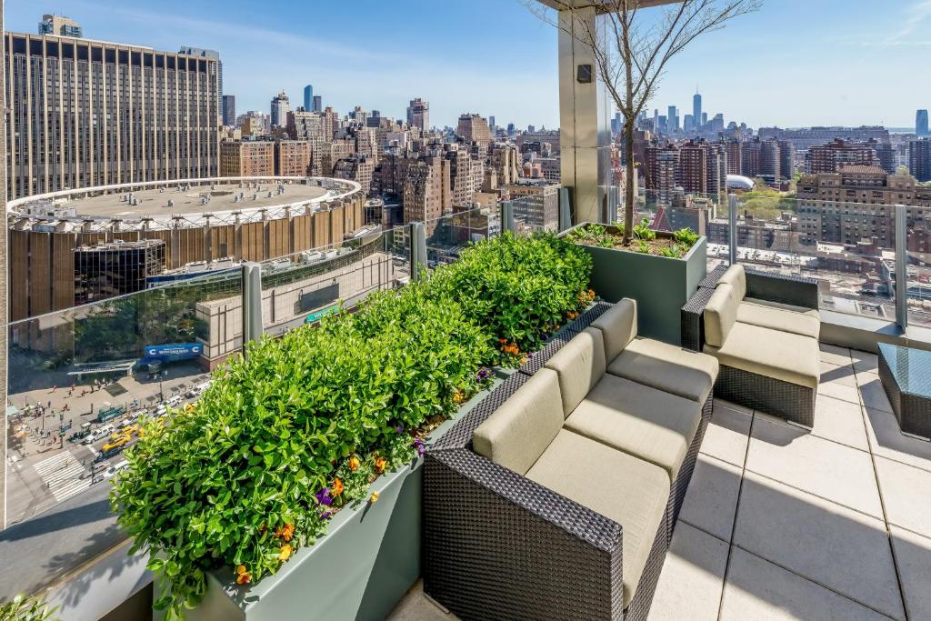Fairfield Inn & Suites by Marriott New York Midtown Manhattan/Penn Station - image 3