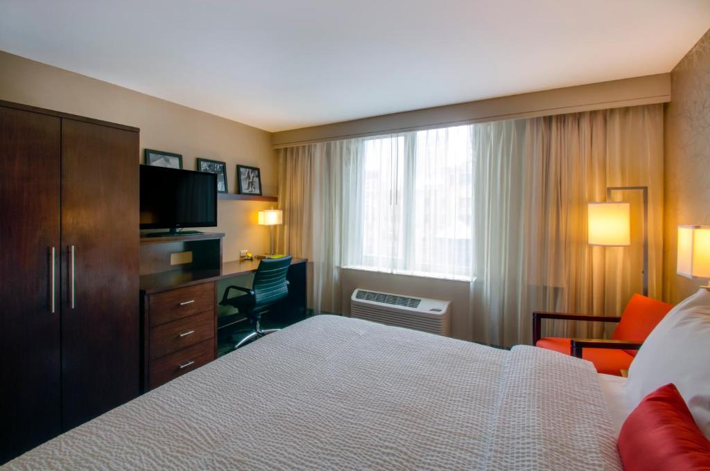 Courtyard by Marriott Times Square West - image 3