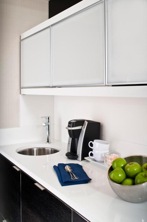 Residence Inn by Marriott New York Manhattan/Central Park - image 4
