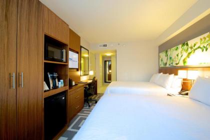 Hilton Garden Inn Central Park South - image 2
