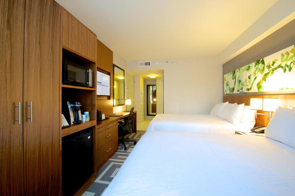 Hilton Garden Inn Central Park South - image 2