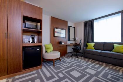 Hilton Garden Inn Central Park South - image 4