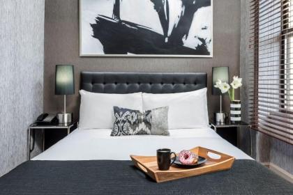 Park West Hotel - image 3