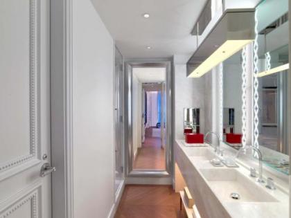 Baccarat Hotel and Residences New York - image 9