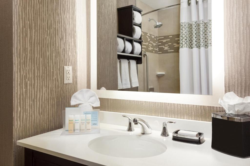 Hampton Inn Times Square Central - image 3