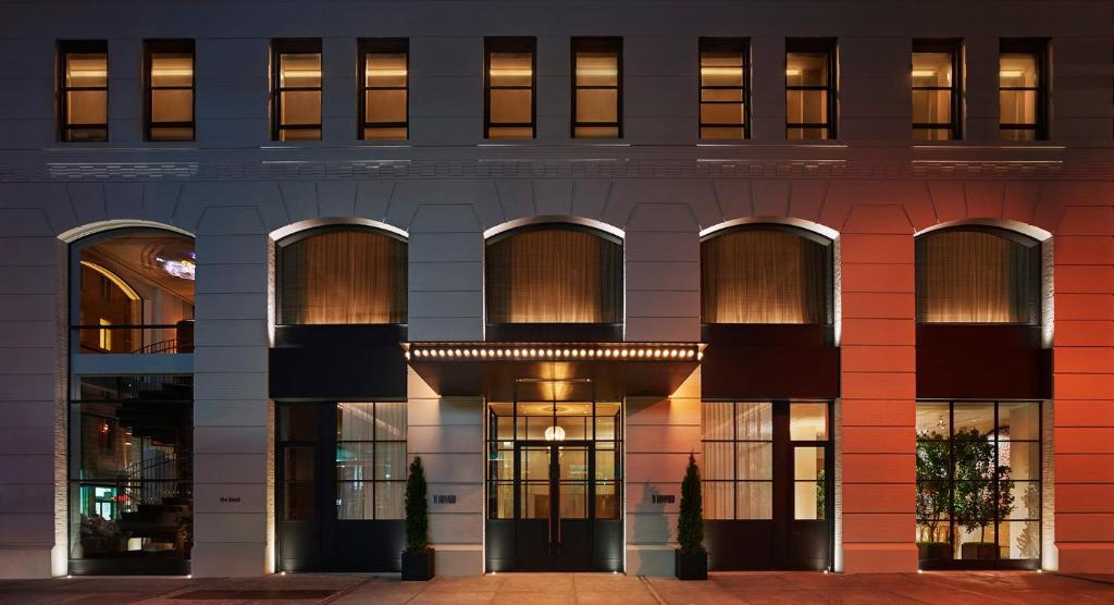 11 Howard - main image